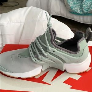 Nike Presto Size 6 Womans (new)
